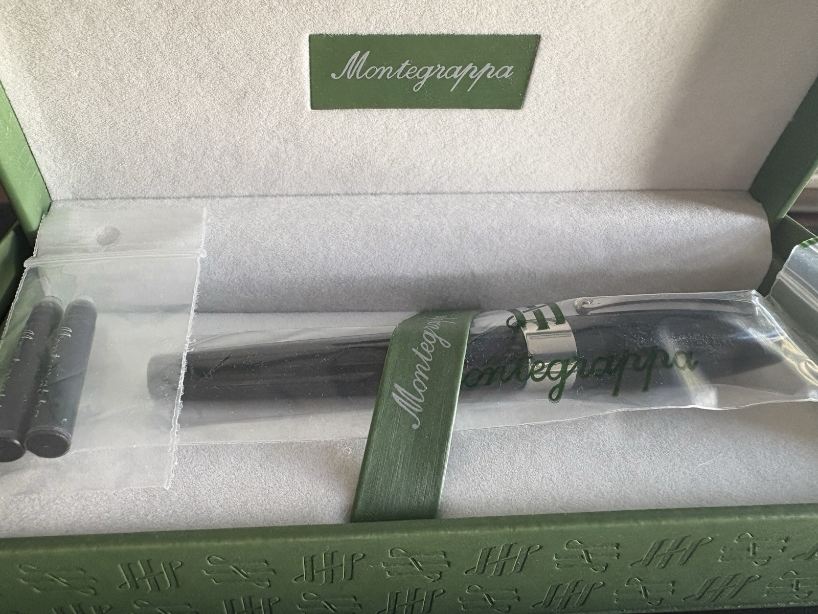 Montegrappa Fortuna Fountain Pen Black Resin Palladium Trim Fine F Nib Box