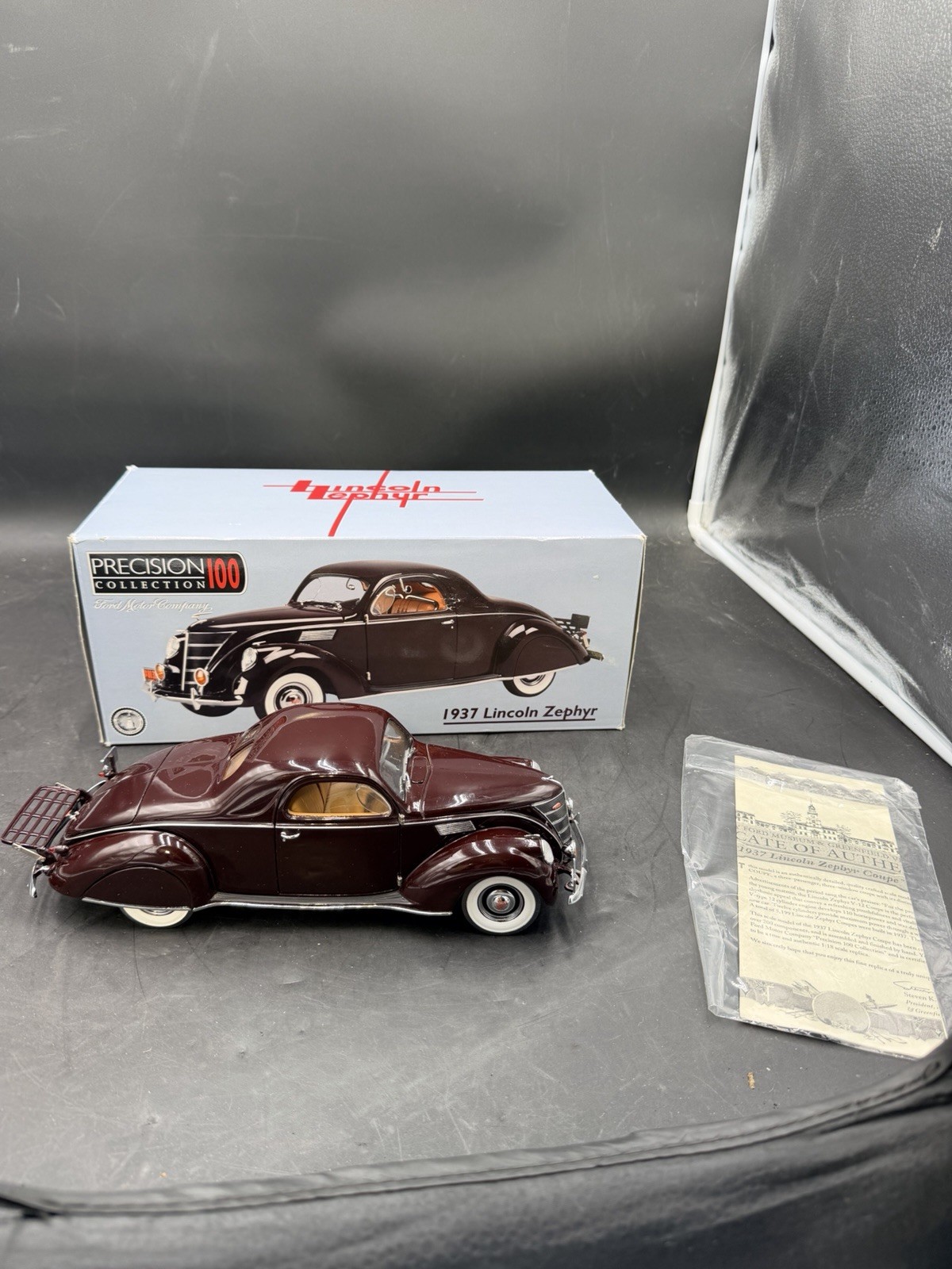Tomy 1937 Lincoln Zephyr 1:18 Diecast Precision 100 Collection Missing Good Orna