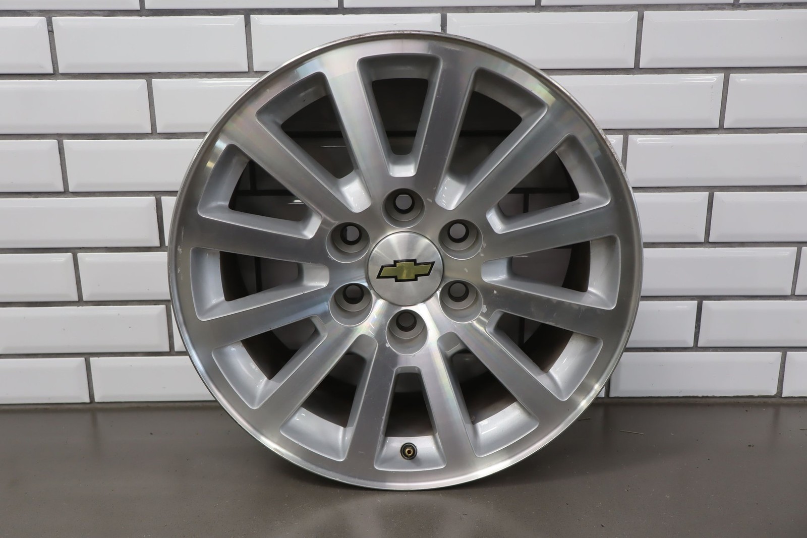 08-14 Chevy Tahoe Hybrid OEM 18x8 Polished 12 Spoke Wheel/Rim (P71)