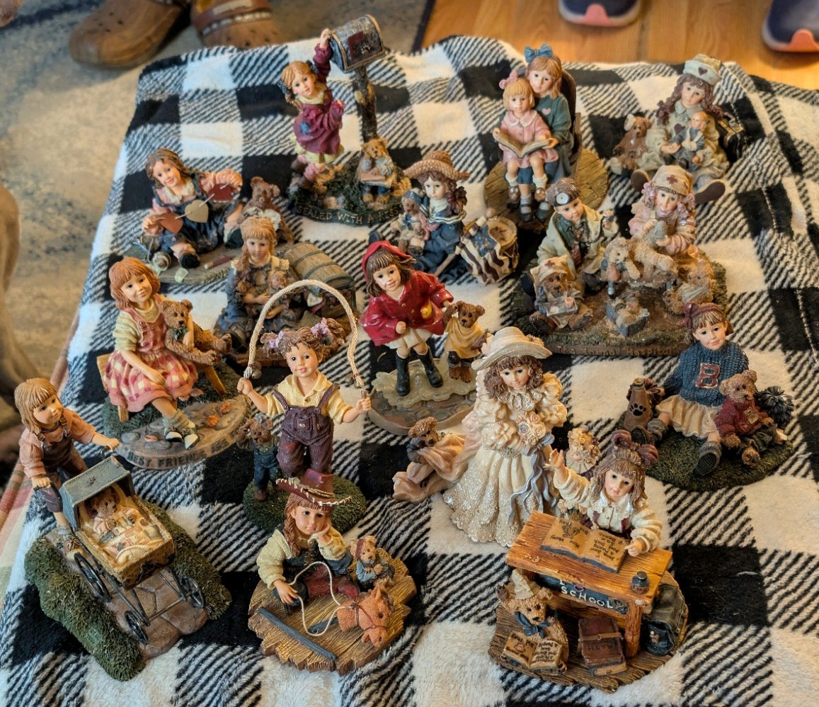 Estate of 15 Dollstone Figurines - Boyds Collection Yesterdays Child