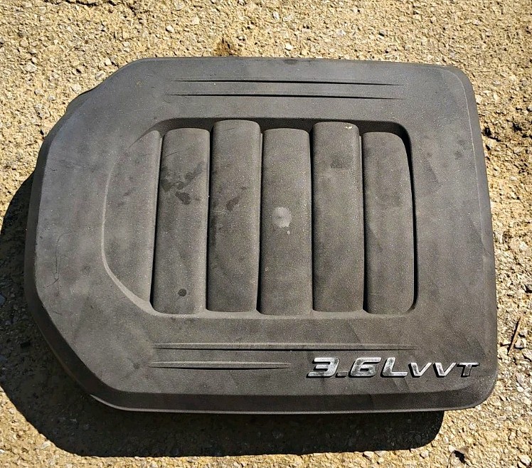 Used OEM 2011-18 Chrysler Town & Country 3.6L Engine Cover Assembly Used OEM 2011-18 Chrysler Town & Country 3.6L Engine Cover Assembly