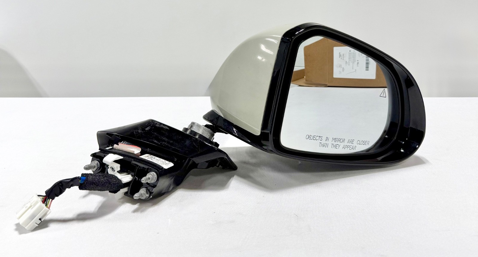 OEM Used 2021-2023 Hyundai Santa Fe RH Mirror DAMAGED Parts Only -  87620S2340