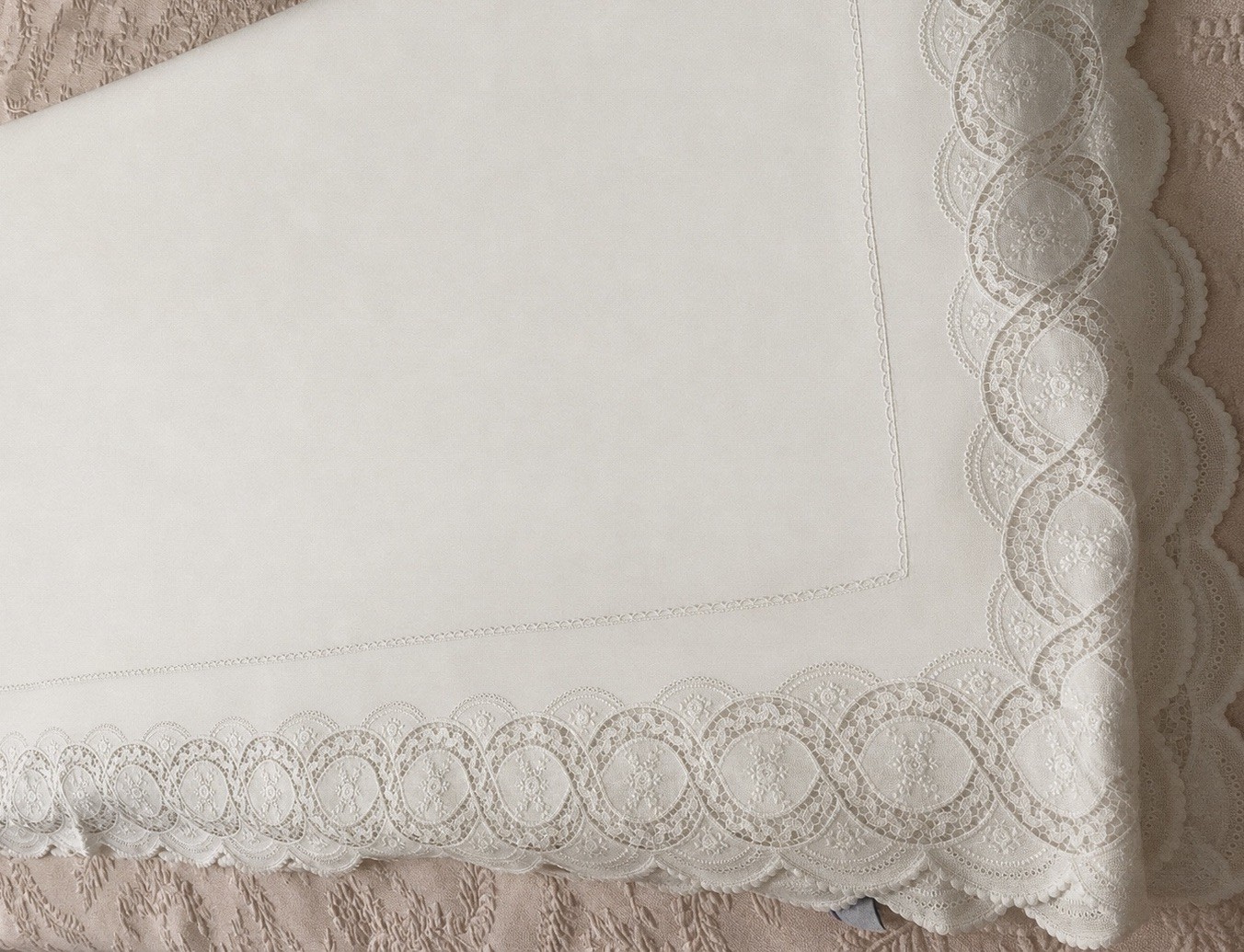 Traditions Vintage bridal Collection Rare Flat Sheet 88 Wide X 96 Long