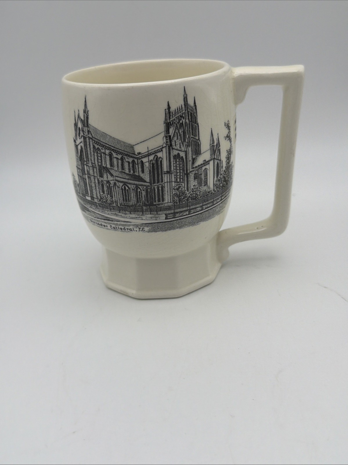 Wedgwood Keith Murray Worcester Cathedral Art Deco Creamware Mug c.1935 England