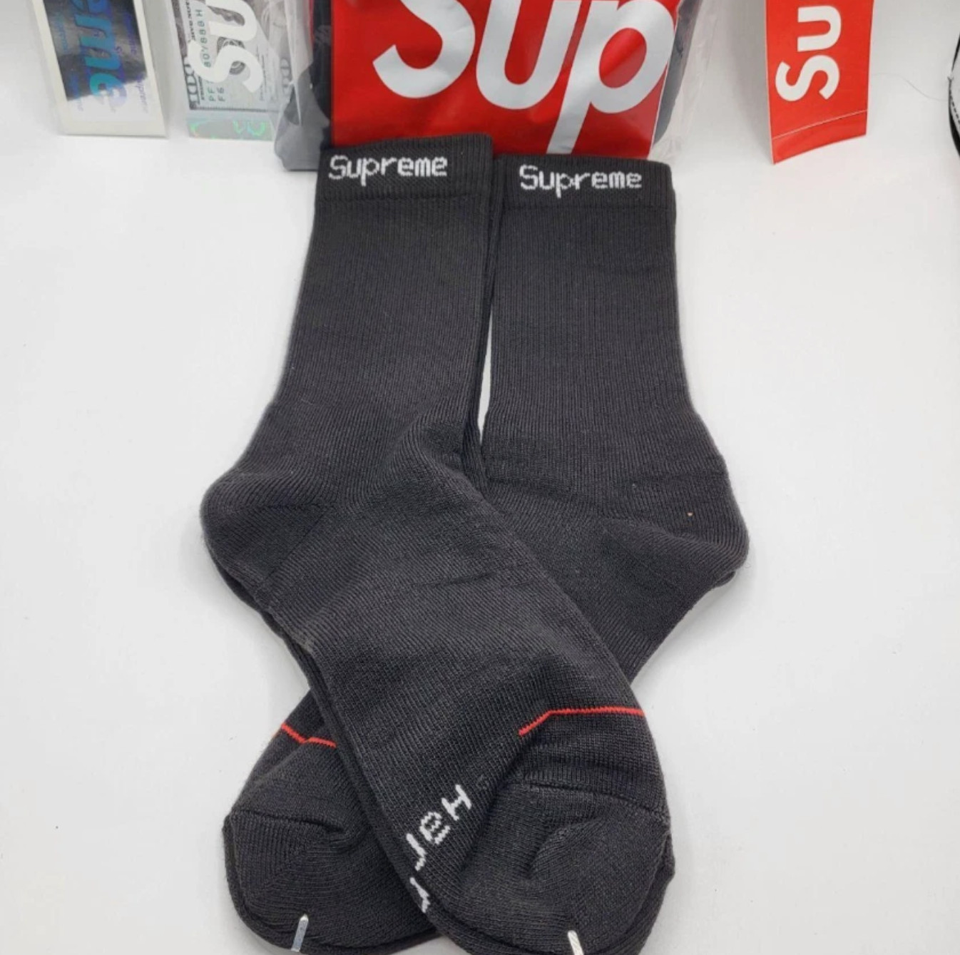 Supreme Hanes Socks 4 Pairs Set of Black Men\'s 6-12 Round Neck Socks NEW