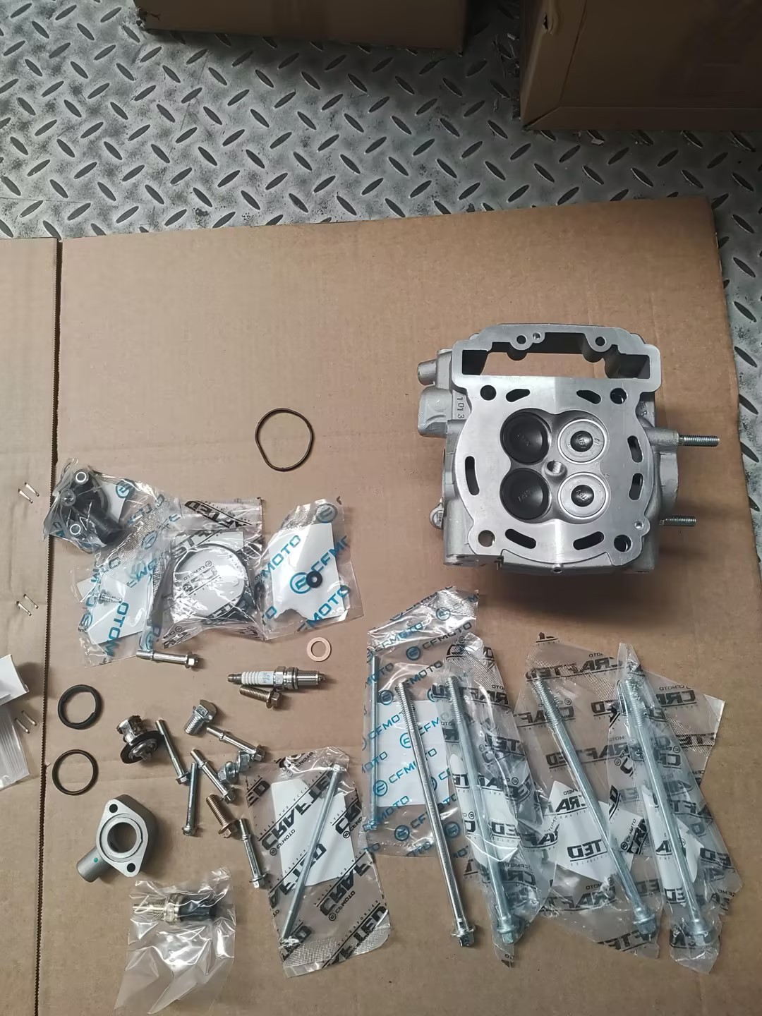 Complete Cylinder Head Assembly For CFMOTO 400 Uforce 500 Zforce 500 0GQ0-022000 Complete Cylinder Head Assembly For CFMOTO 400 Uforce 500 Zforce 500 0GQ0-022000