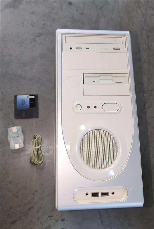 FOR PARTS Beige Retro Gaming PC  Windows 98  DOS Duron 950 GeForce2 Soundblaster