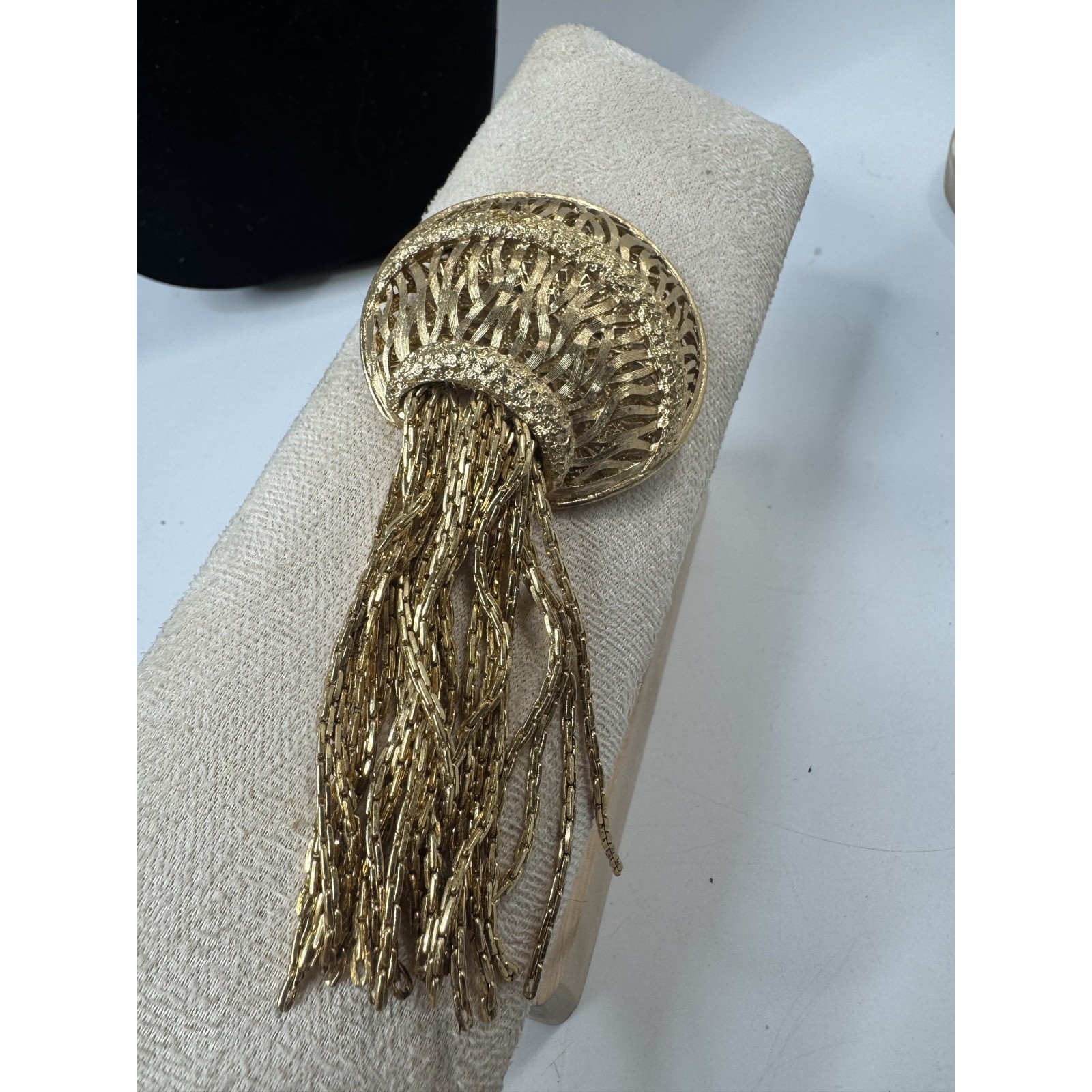 Vintage Monet Gold Tone Tassel Brooch Jellyfish Basketweave Statement Pin Vintage Monet Gold Tone Tassel Brooch Jellyfish Basketweave Statement Pin