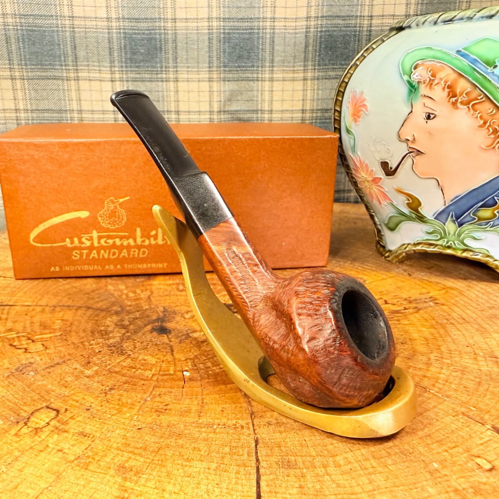 Hefty Vintage CUSTOMBILT Squat Bulldog - Vintage Estate Tobacco Pipe