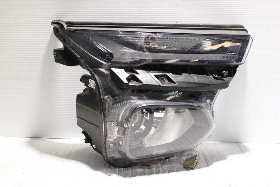 2021-2023 Chevrolet Trailblazer Right Side Halogen Headlight OEM 42827957