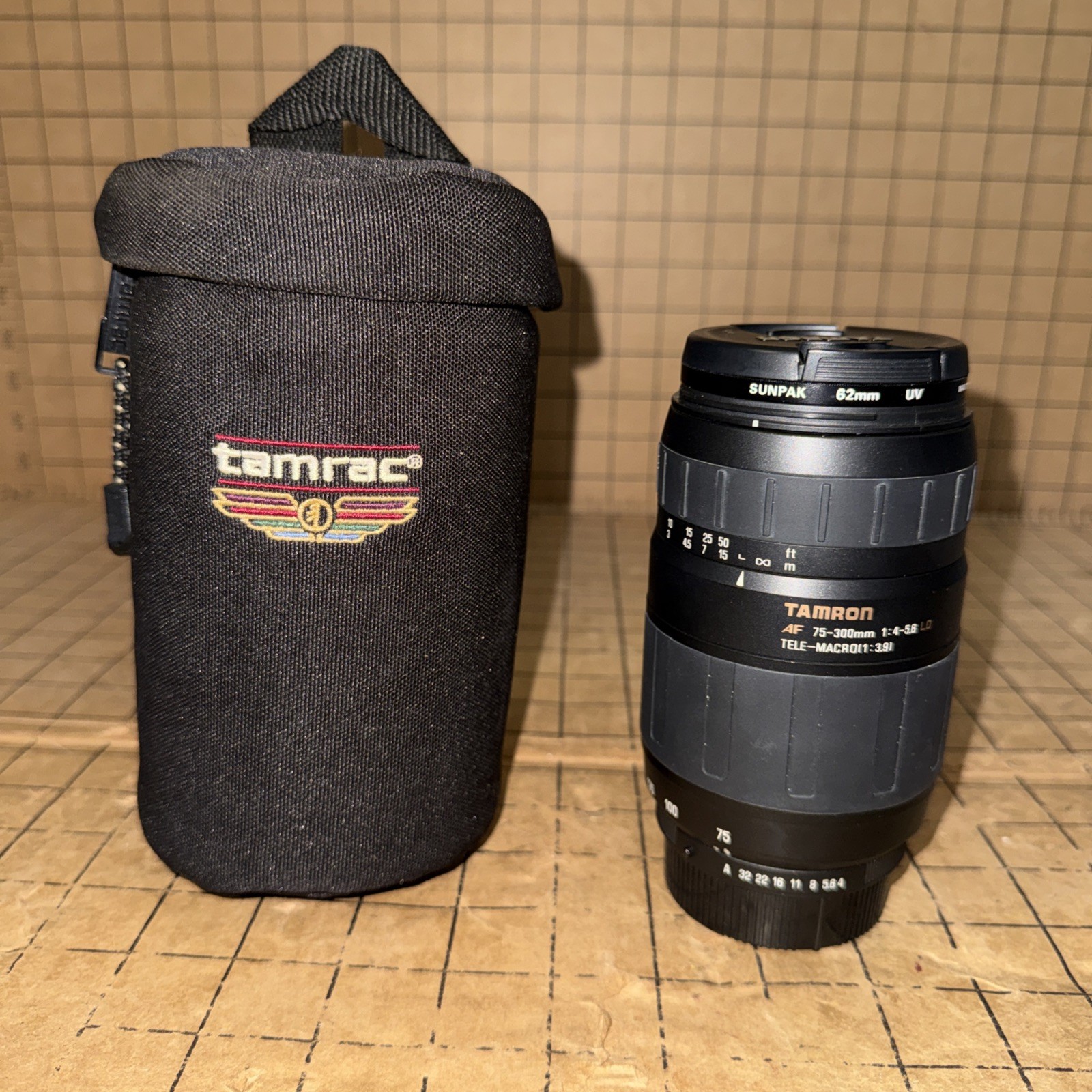 Tamron AF 75-300mm 1:4-5.6 LD Tele-Macro Lens With Case