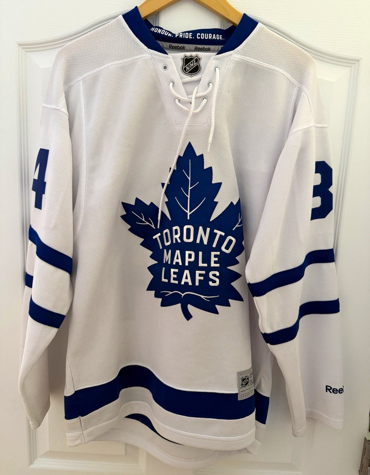 Reebok Toronto Maple Leafs Auston Matthews #34 White NHL Hockey Jersey S Reebok Toronto Maple Leafs Auston Matthews #34 White NHL Hockey Jersey S