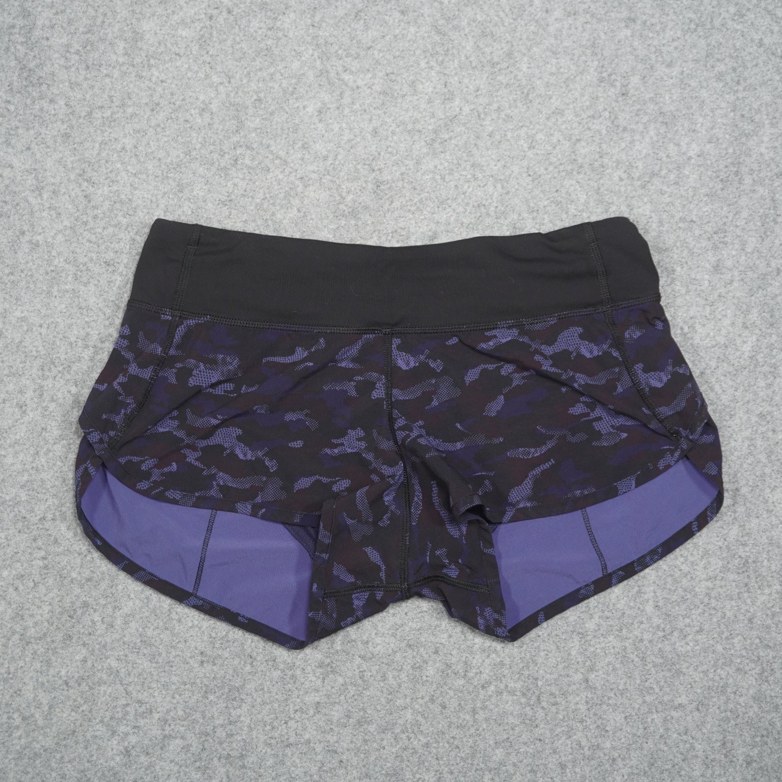 Lululemon Running Shorts Women\'s Purple Camo Size 4 Lined Pocket Polyester