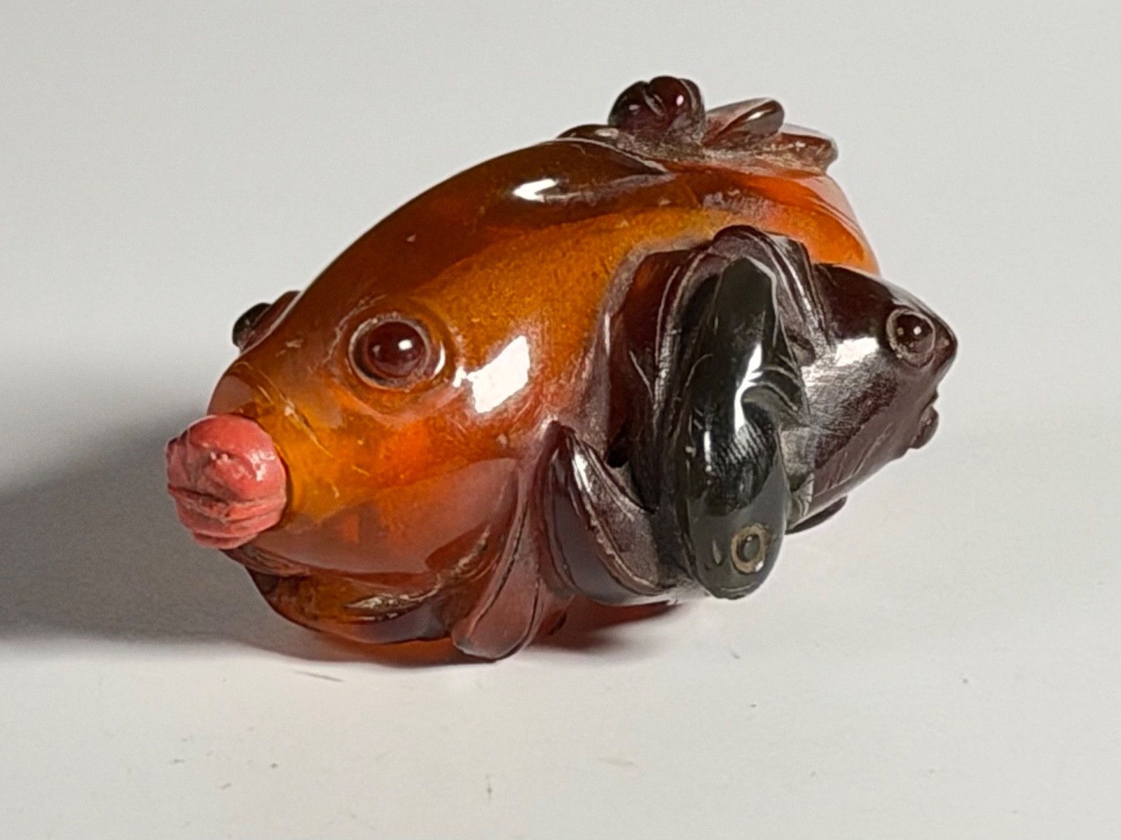 Vintage Chinese Amber Bakelite Fish Snuff Bottle