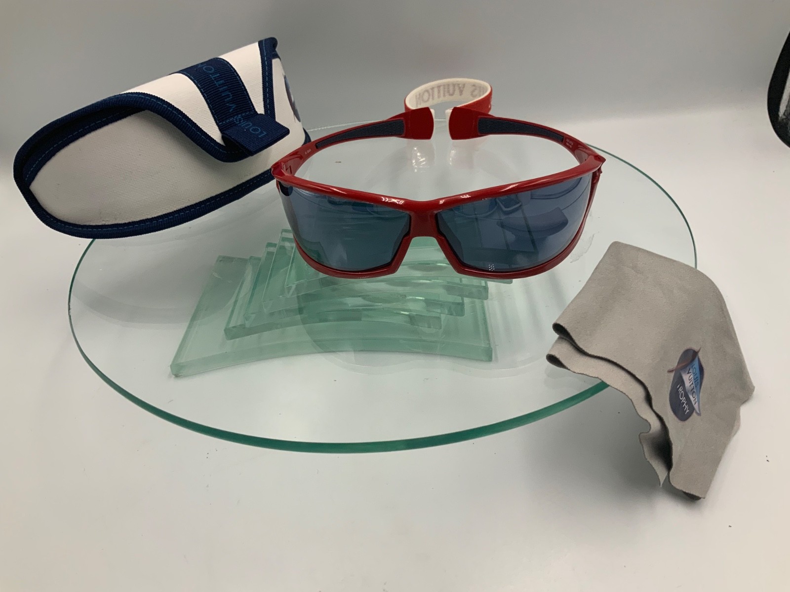 Authentic LOUIS VUITTON Trophy Z0347U Red Sport Sunglasses w/ Band VTG EUC Authentic LOUIS VUITTON Trophy Z0347U Red Sport Sunglasses w/ Band VTG EUC
