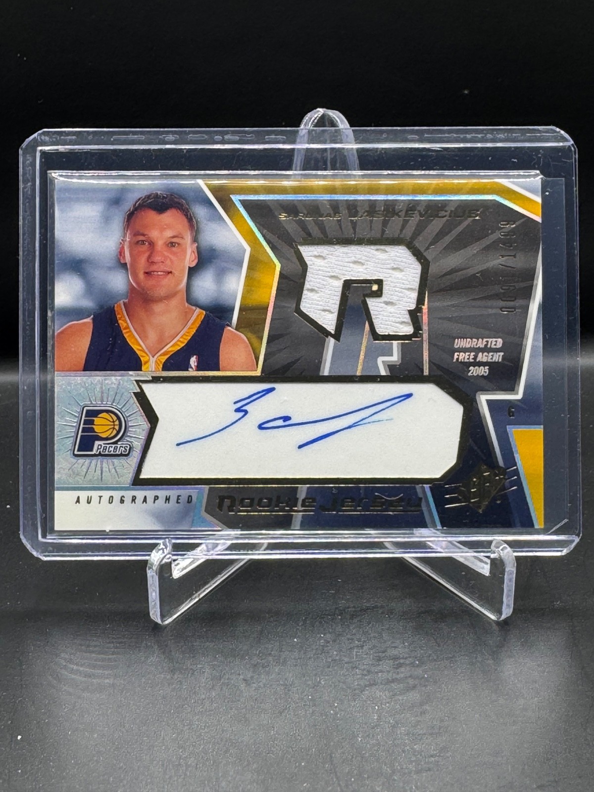 2005-06 SPX SARUNAS JASIKEVICIUS RC ON-CARD AUTO GAME USED RELIC #/1499 2005-06 SPX SARUNAS JASIKEVICIUS RC ON-CARD AUTO GAME USED RELIC #/1499