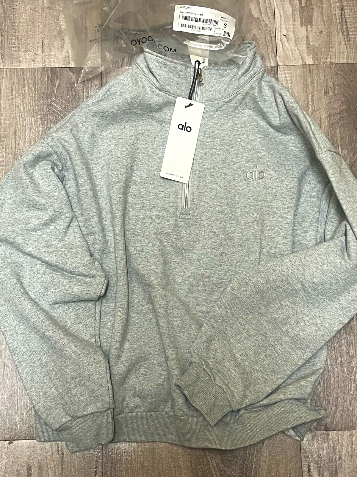 Alo Men’s Gray 1/4 Zip Mock Neck Fleece Pullover Sweatshirt Logo Size S Alo Men’s Gray 1/4 Zip Mock Neck Fleece Pullover Sweatshirt Logo Size S