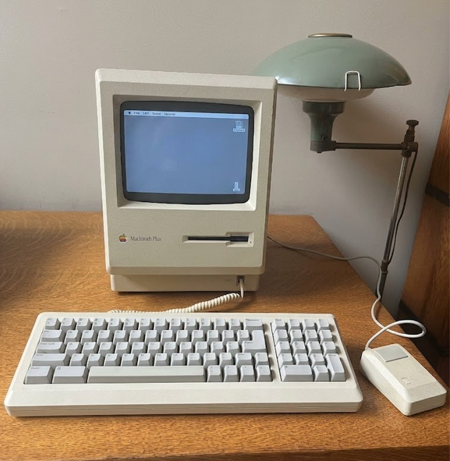 Vintage Apple Macintosh Plus Desktop Computer - M0001A - Single owner Vintage Apple Macintosh Plus Desktop Computer - M0001A - Single owner