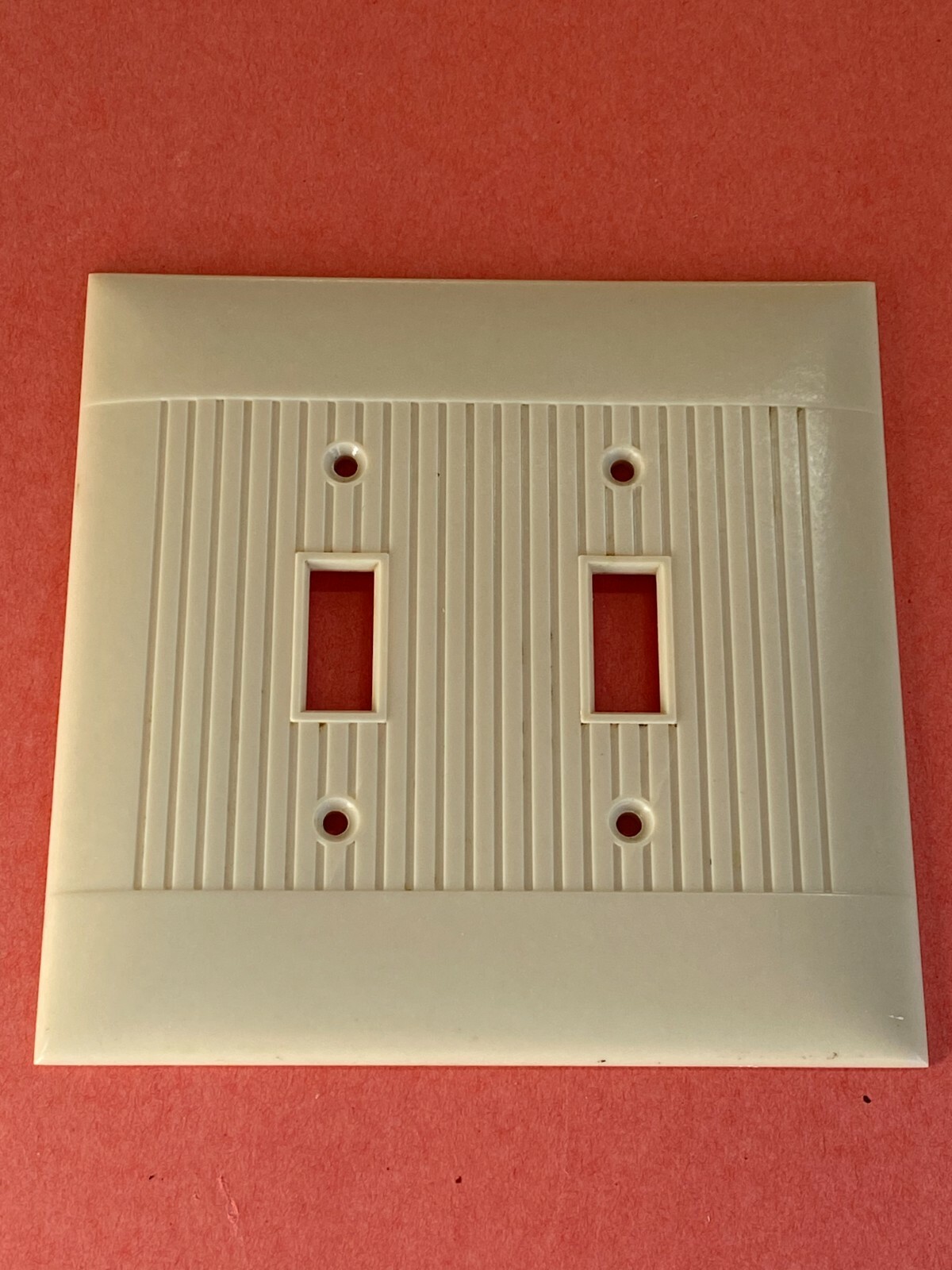 Vintage Ivory Sierra Ribbed Bakelite 2 Gang Toggle Wall Plate Cover Vintage Ivory Sierra Ribbed Bakelite 2 Gang Toggle Wall Plate Cover