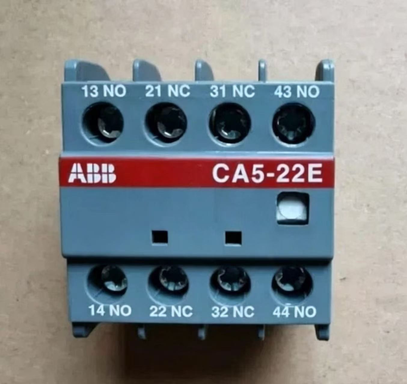 CA5-22E 1PCS New ABB CA522E Accessory Auxiliary Contact Block Fast shipment