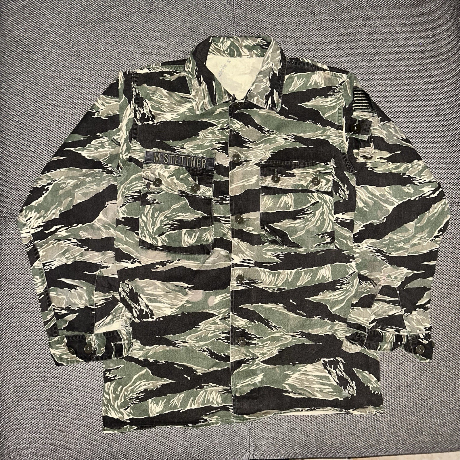 Vintage US Army Tiger Stripe Camo Military Fatigue Shirt Combat Jacket Small VTG Vintage US Army Tiger Stripe Camo Military Fatigue Shirt Combat Jacket Small VTG