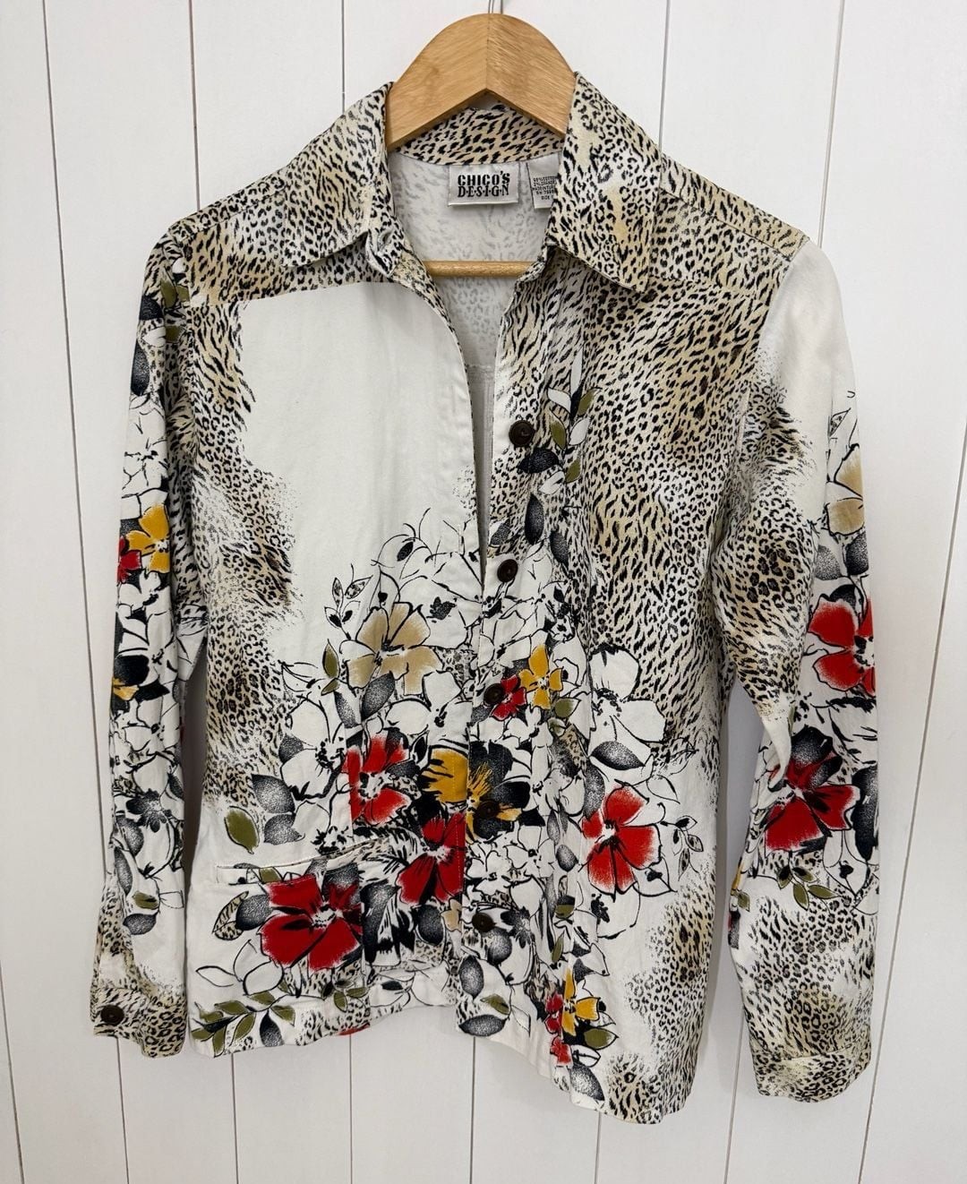 Chico\'s Design Floral Animal Print Shirt Size 0 Chico\'s Design Floral Animal Print Shirt Size 0