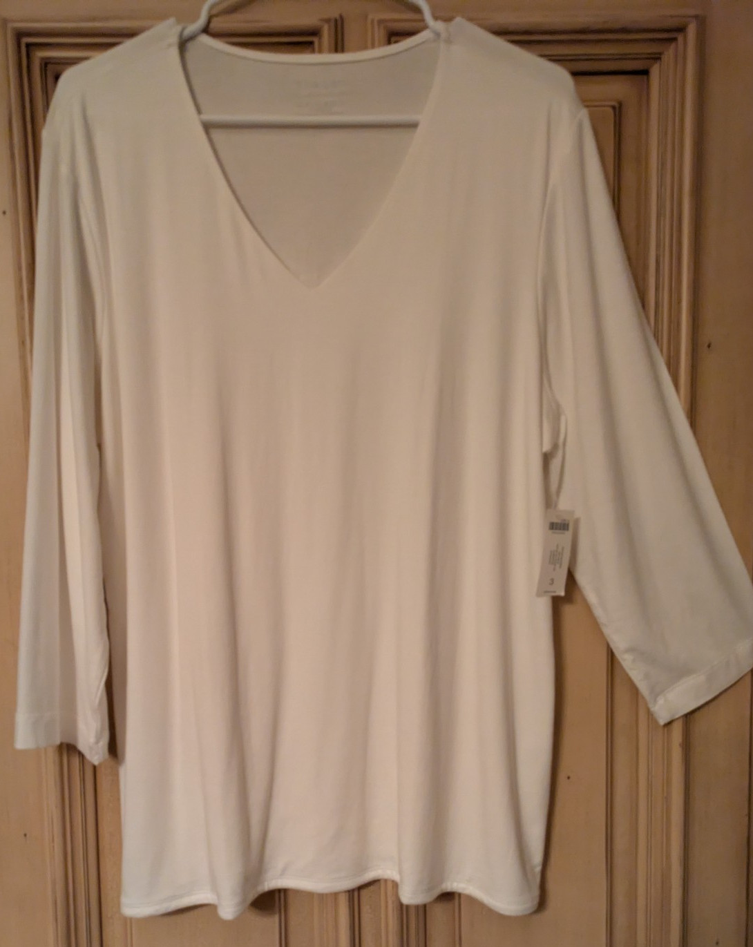 Chico\'s NEW the ultimate tee V-Neck White Sz 3 XL 3/4 Slvs NWT Chico\'s NEW the ultimate tee V-Neck White Sz 3 XL 3/4 Slvs NWT