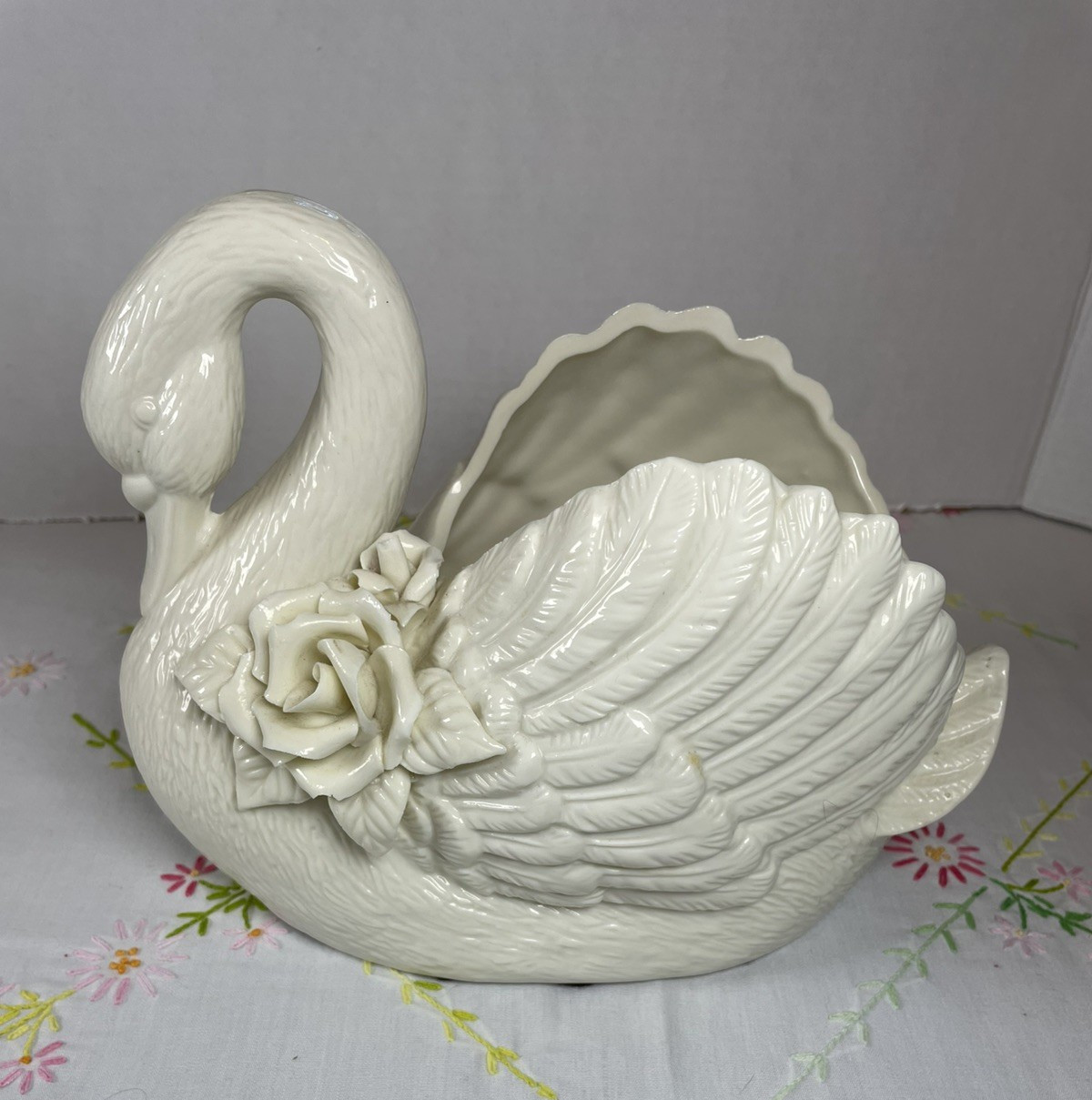 VTG Mid Century White Ceramic Swan Planter with Rose Embellishment FLAW-READ VTG Mid Century White Ceramic Swan Planter with Rose Embellishment FLAW-READ