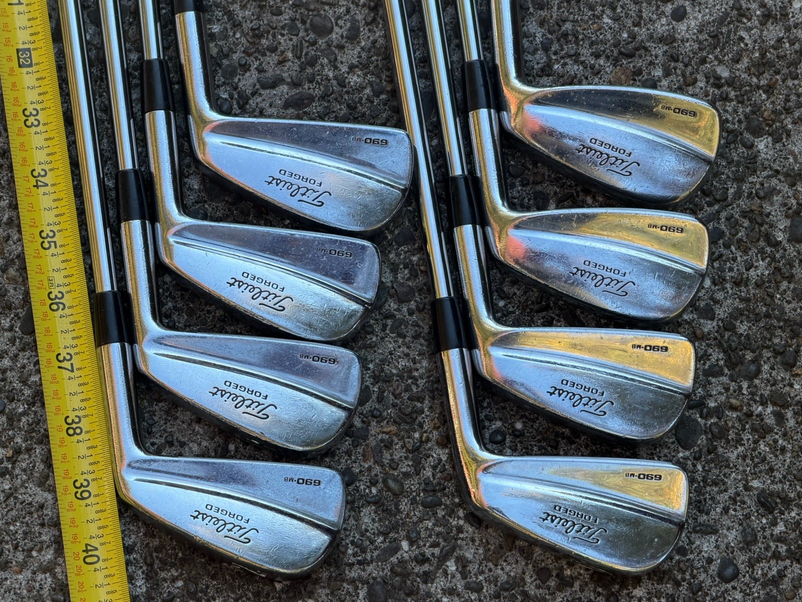 Titleist 690 MB Forged Iron Set 2-9 (8 Clubs) Dynamic Gold S300 Stiff Steel RH