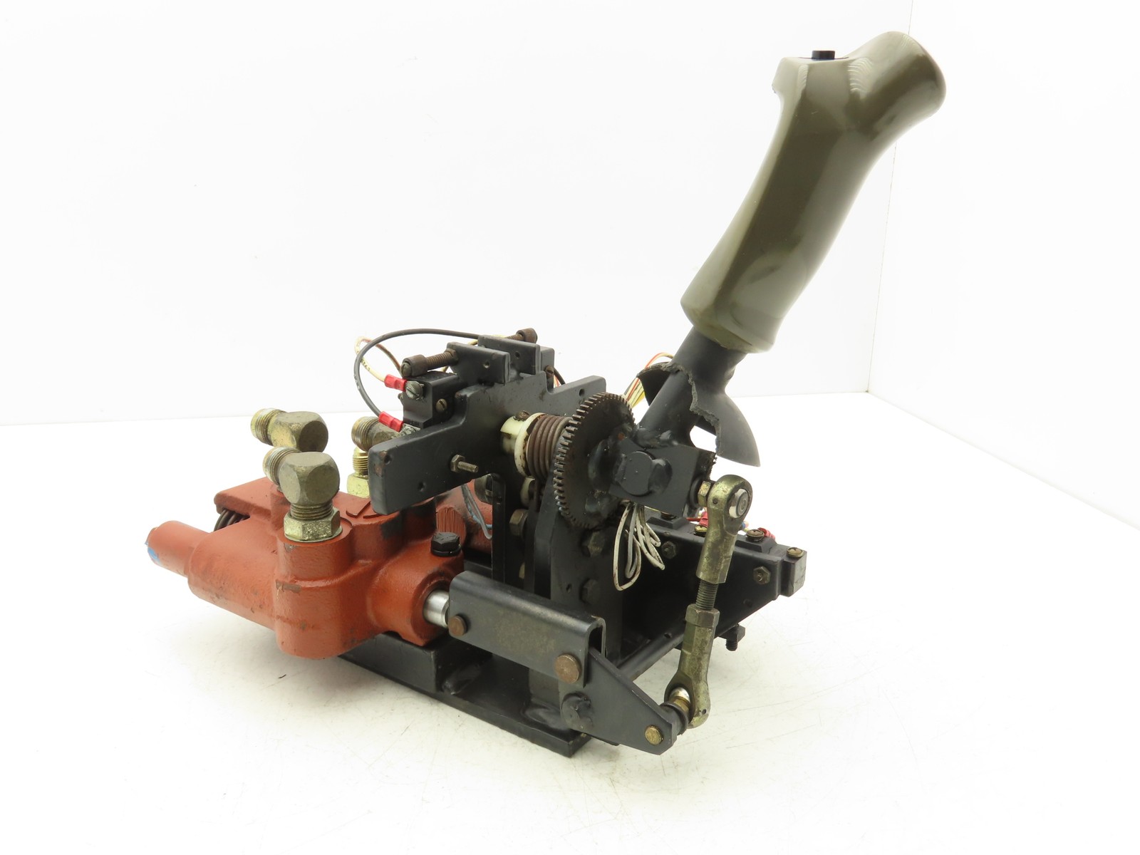 Crown 30RCTT Stand On Forklift Hydraulic Joystick Spool Valve Mast Control