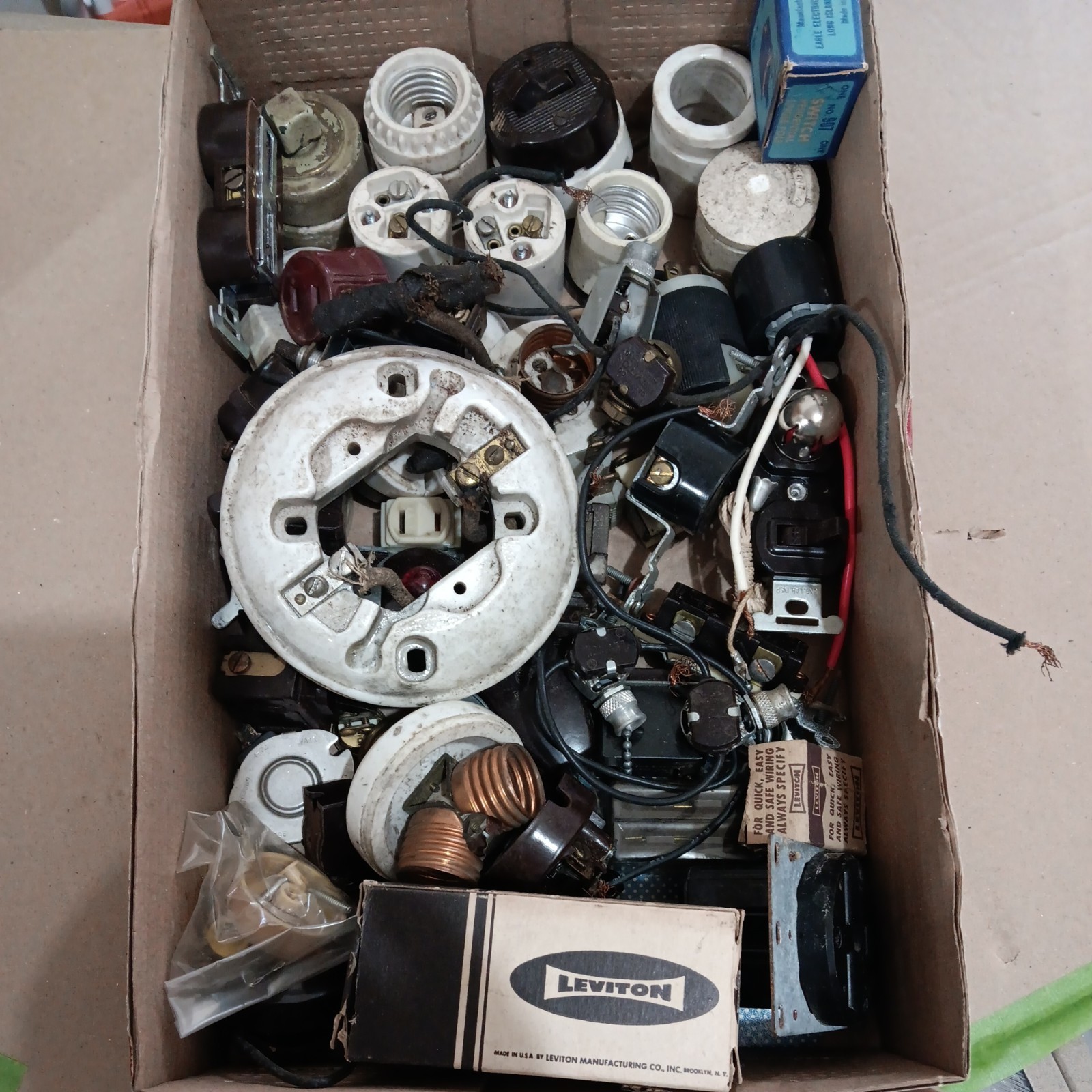Mixed Lot Vintage Electrical Parts: Sockets, Plugs, Switches Mixed Lot Vintage Electrical Parts: Sockets, Plugs, Switches