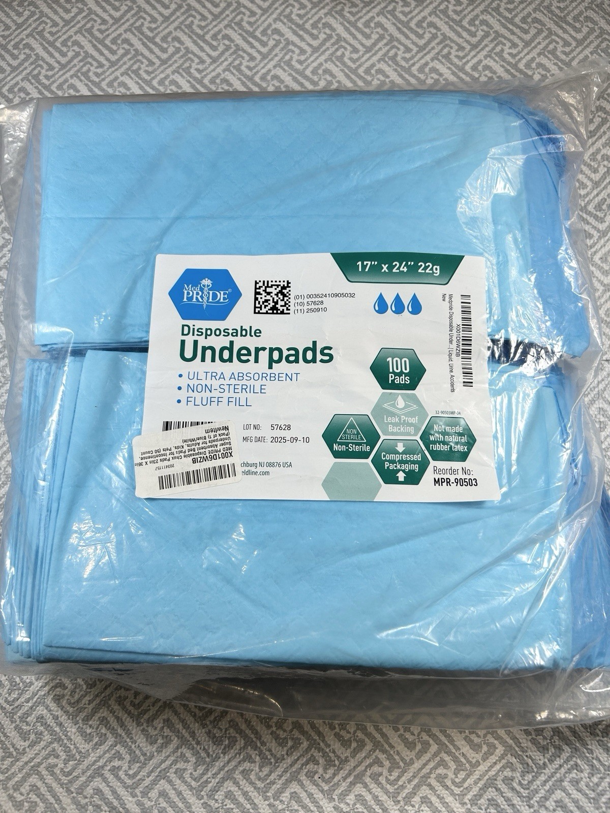 100 Large 17\'\' x 24\'\' Disposable Bed Covers Disposable Incontinence Blue Pads 100 Large 17\'\' x 24\'\' Disposable Bed Covers Disposable Incontinence Blue Pads