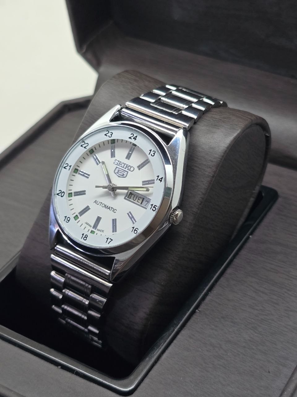 Vintage Seiko 5 Automatic Men\'s Wrist Watch, Day&Date Stainless steel band