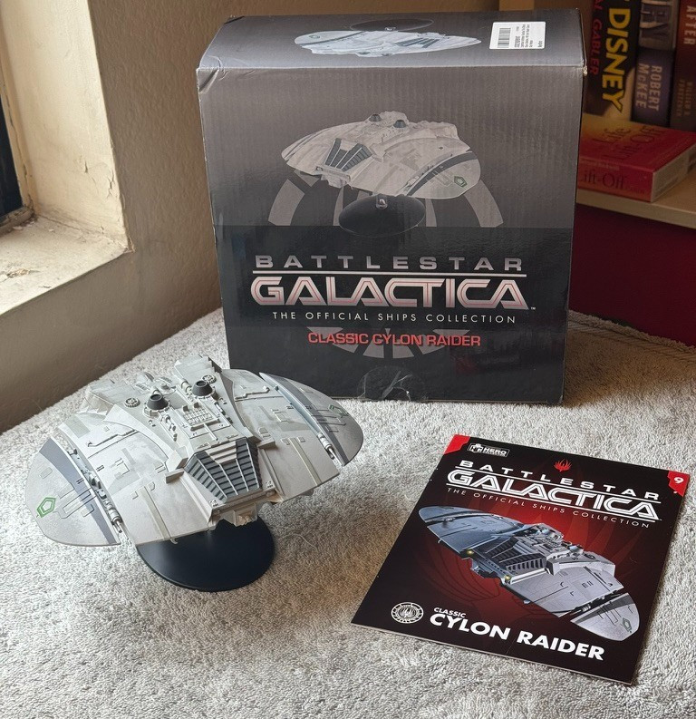 Eaglemoss Battlestar Galactica Ship Replica | Classic Cylon Raider Eaglemoss Battlestar Galactica Ship Replica | Classic Cylon Raider