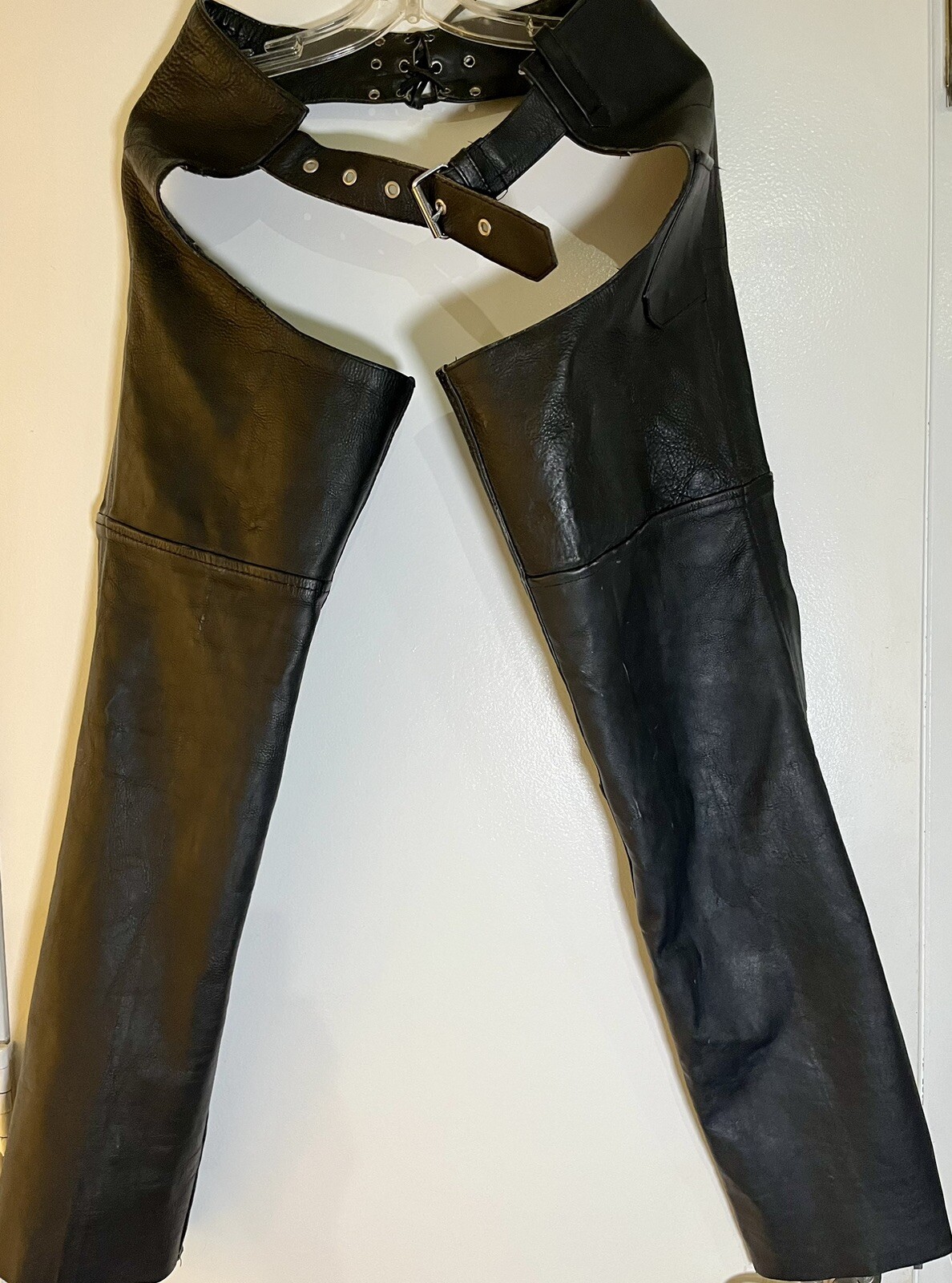 A-1 Leather Motorcycle Chaps SZ XXXS Black Zipper & Snaps Light Scuffs Biker A-1 Leather Motorcycle Chaps SZ XXXS Black Zipper & Snaps Light Scuffs Biker