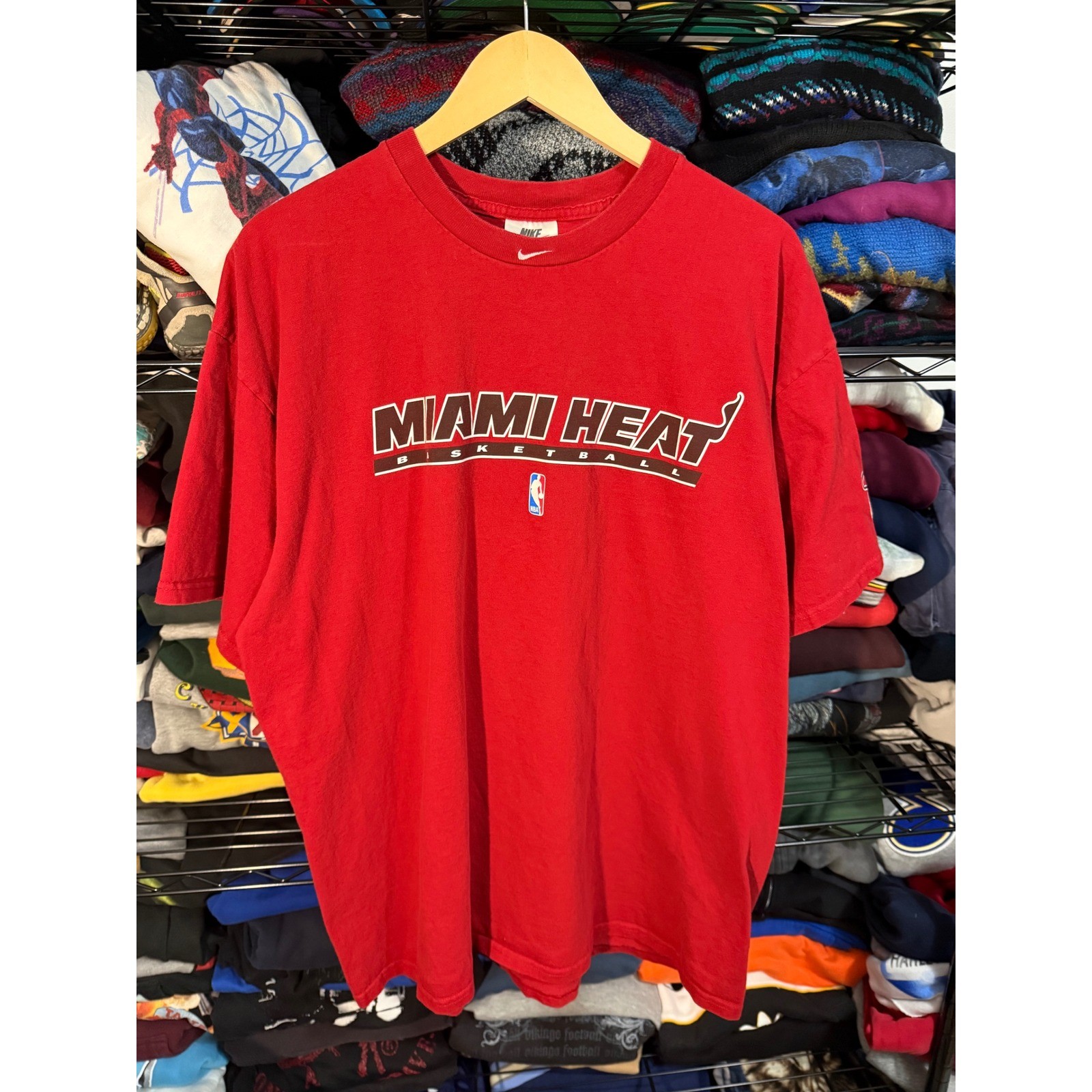 Vintage Nike Center Swoosh Miami Heat NBA Basketball T-Shirt Red Mens XL Vintage Nike Center Swoosh Miami Heat NBA Basketball T-Shirt Red Mens XL