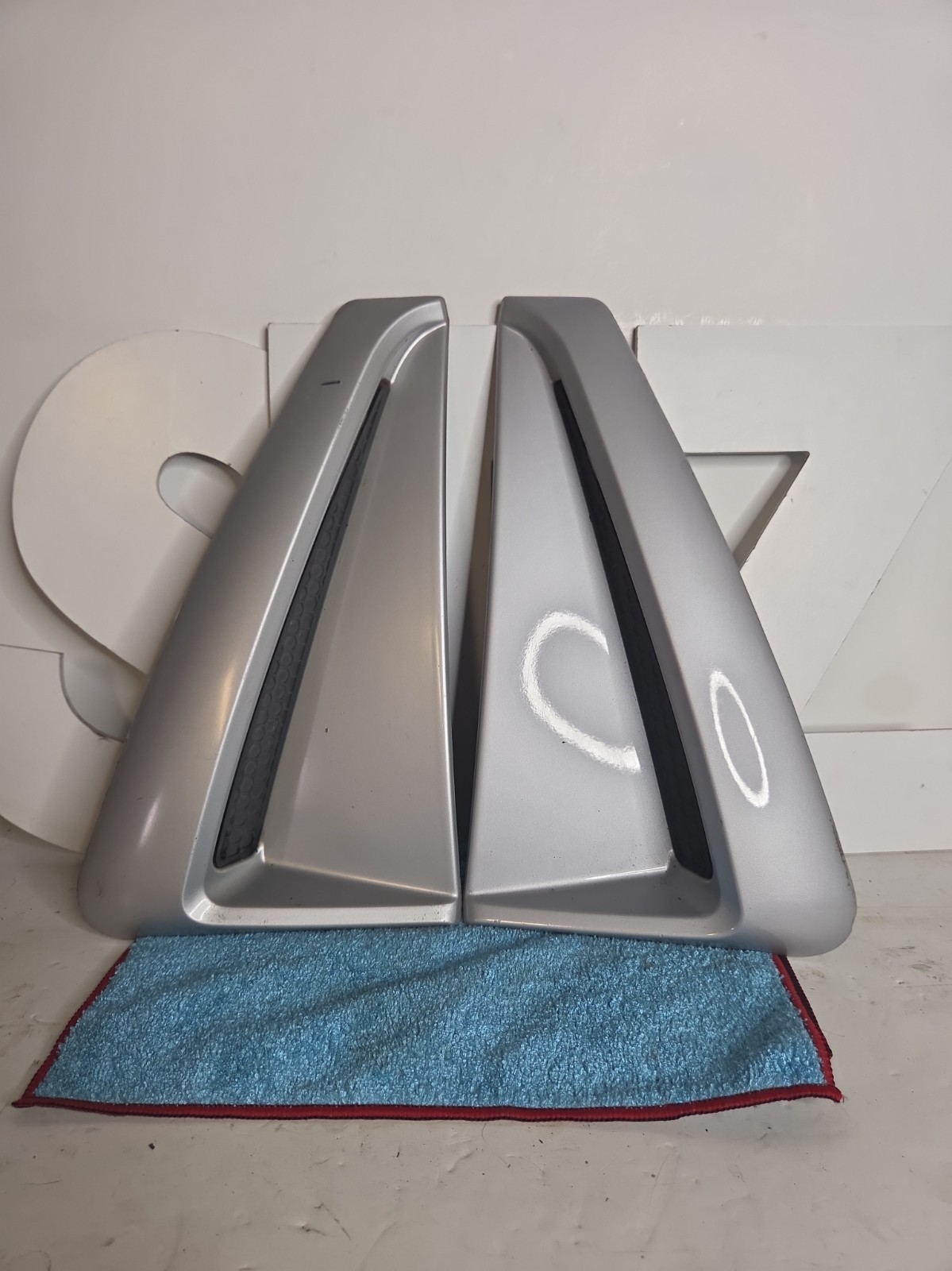 1999-2004 mustang base side scoops silver GREAT CONDITION 1999-2004 mustang base side scoops silver GREAT CONDITION