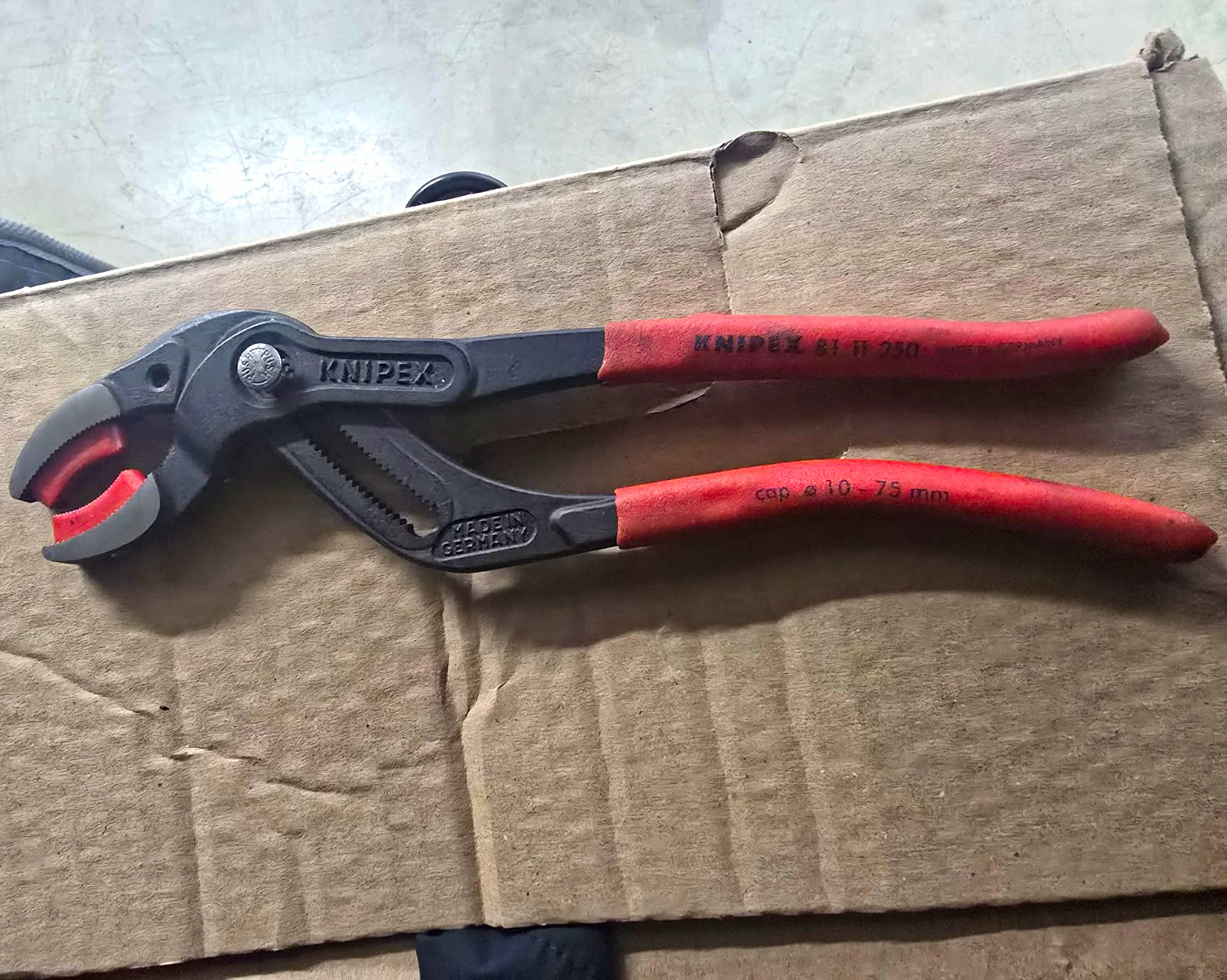 KNIPEX 81 11 250 10in Water Pump Pliers Adjustable Steel Red/Black KNIPEX 81 11 250 10in Water Pump Pliers Adjustable Steel Red/Black