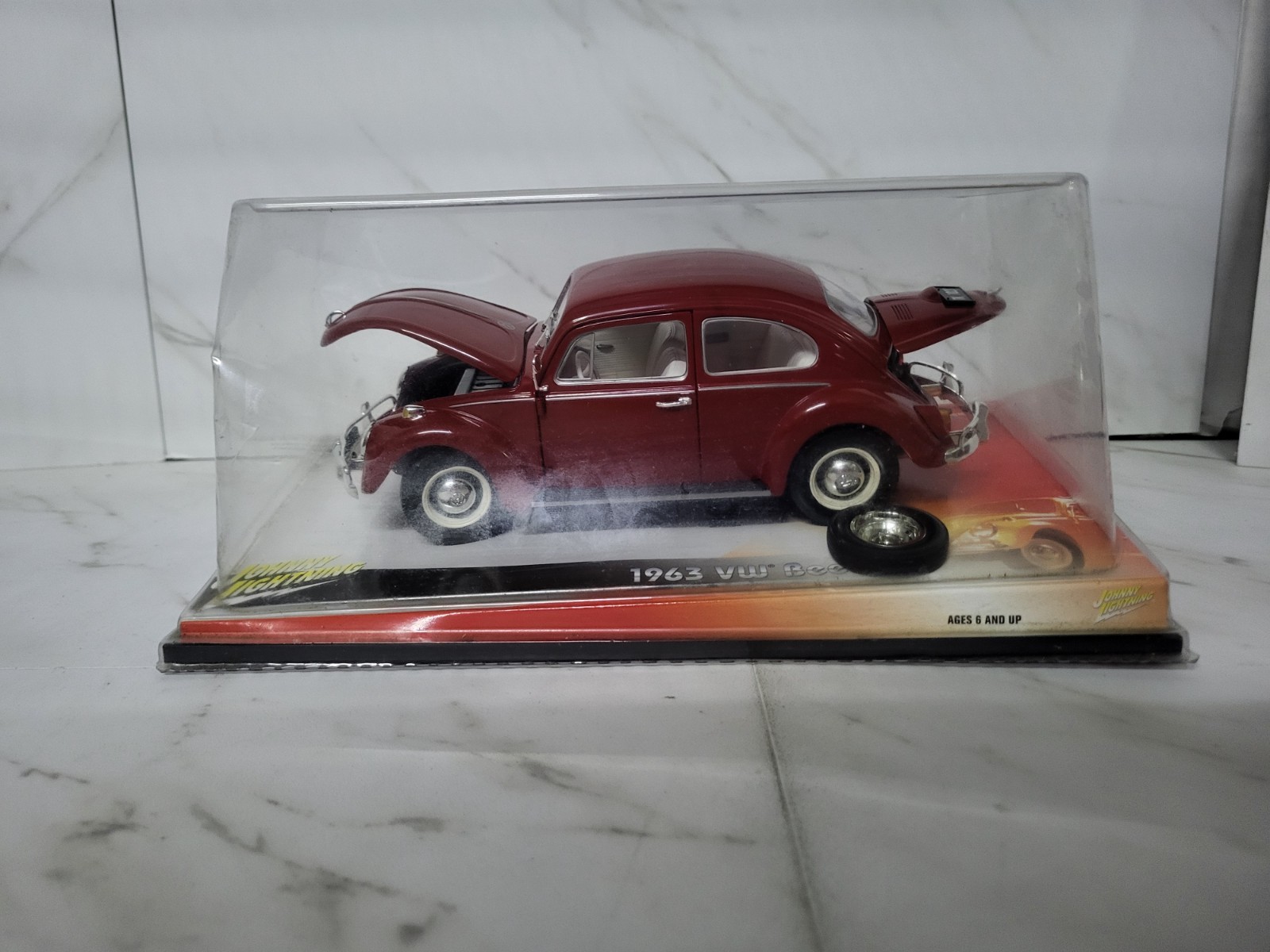 1963 VW Beetle 1:18 JOHNNY LIGHTNING Die Cast MIB NEW