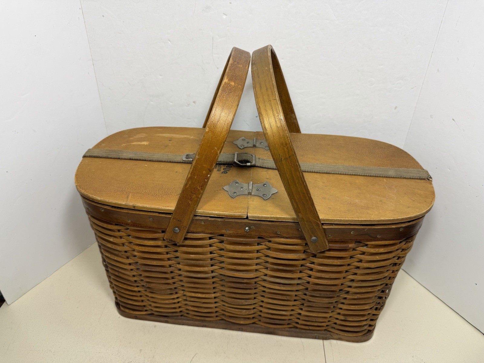 vintage hawkeye refrigerator basket 21x9.75x12 Burlington Iowa vintage hawkeye refrigerator basket 21x9.75x12 Burlington Iowa