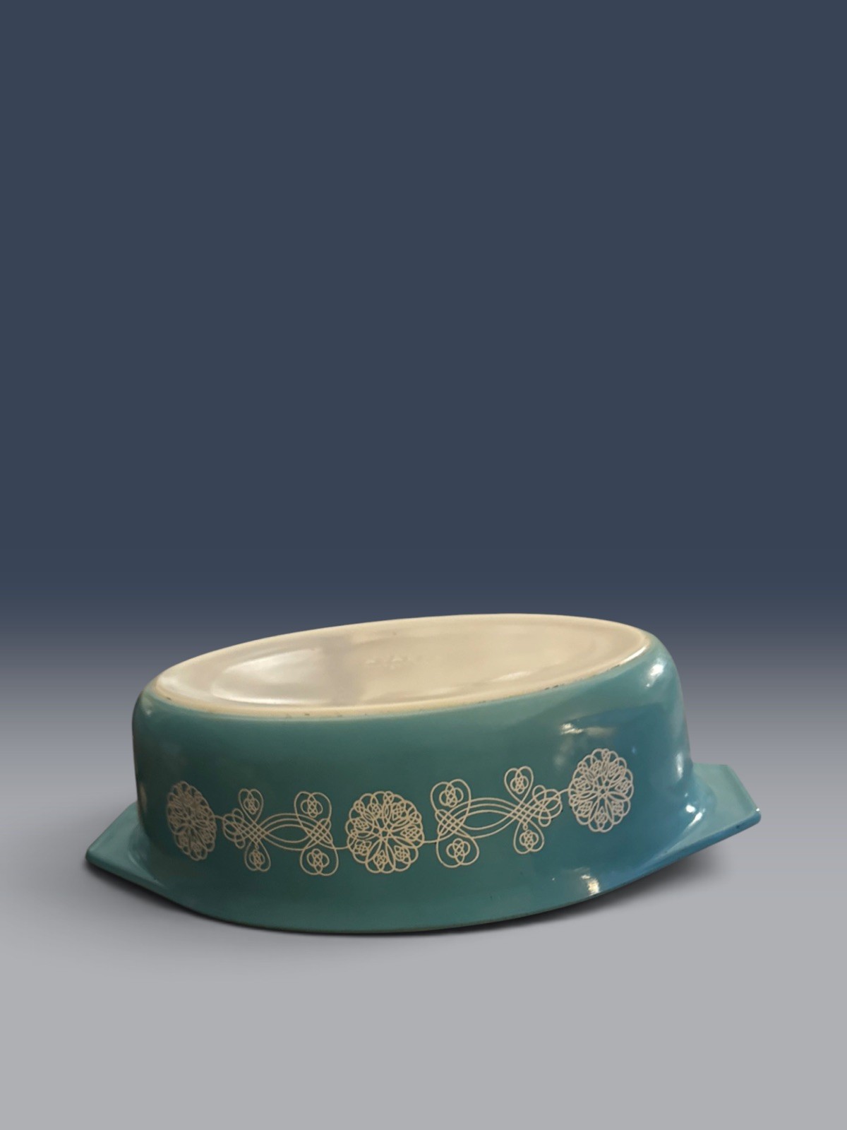 Vintage Pyrex 2.5 QT Turquoise Blue Wavey Casserole Baking Dish- NO LID Vintage Pyrex 2.5 QT Turquoise Blue Wavey Casserole Baking Dish- NO LID