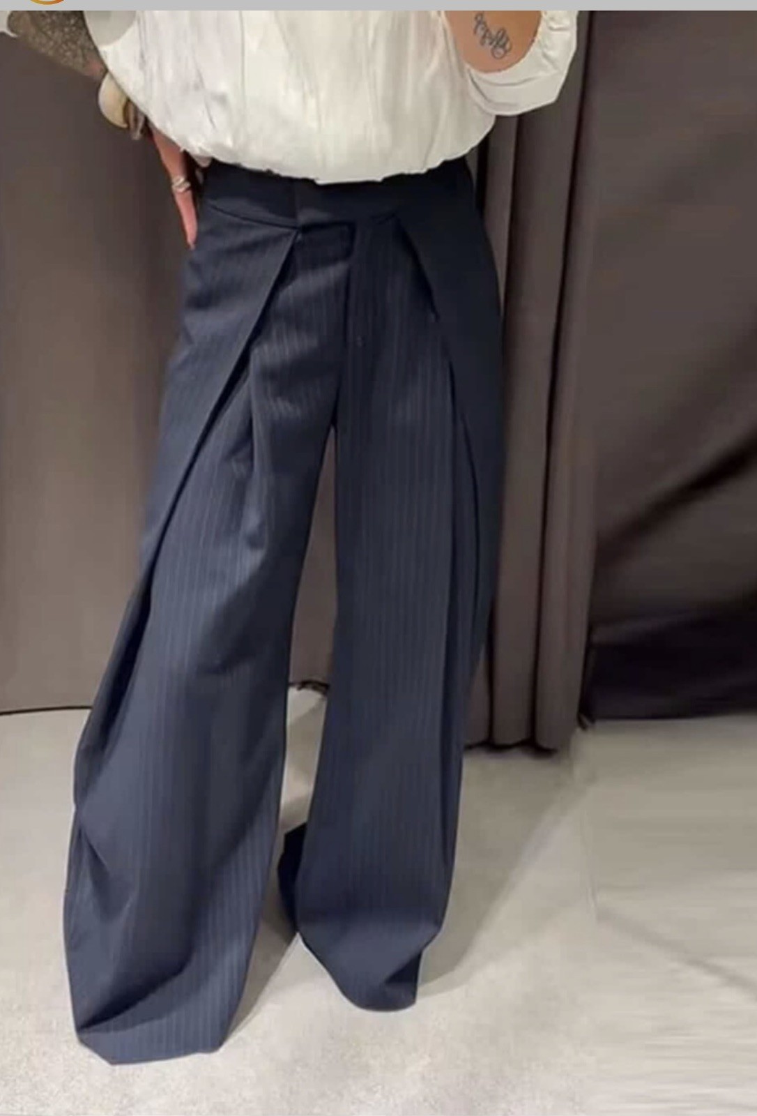 Zara Woman Zw Collection Pinstriped Darted Trousers Navy Blue Size L Ref7627/043 Zara Woman Zw Collection Pinstriped Darted Trousers Navy Blue Size L Ref7627/043