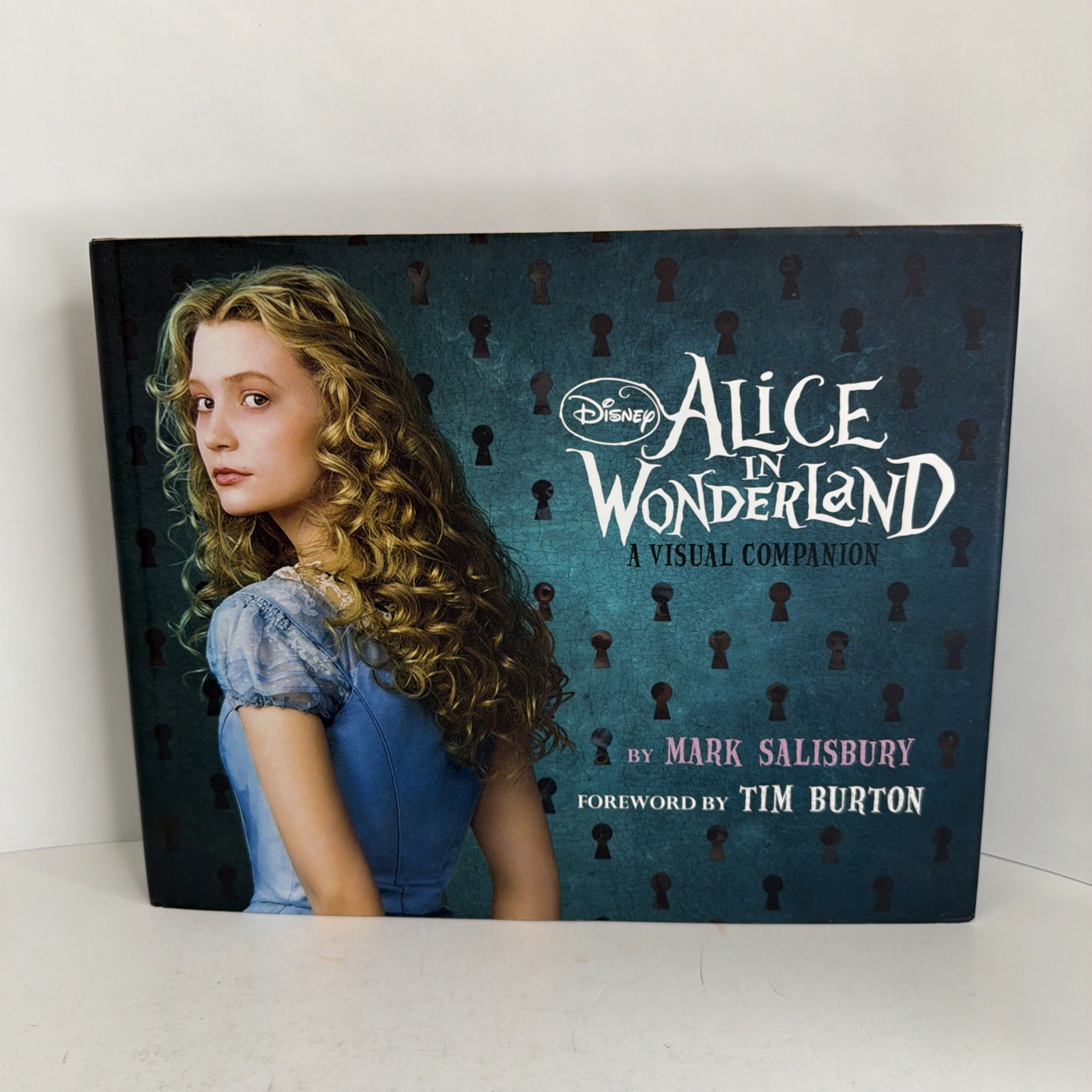 Disney\'s Alice in Wonderland: A Visual Companion 2010 HCDJ by Mark Salisbury Disney\'s Alice in Wonderland: A Visual Companion 2010 HCDJ by Mark Salisbury