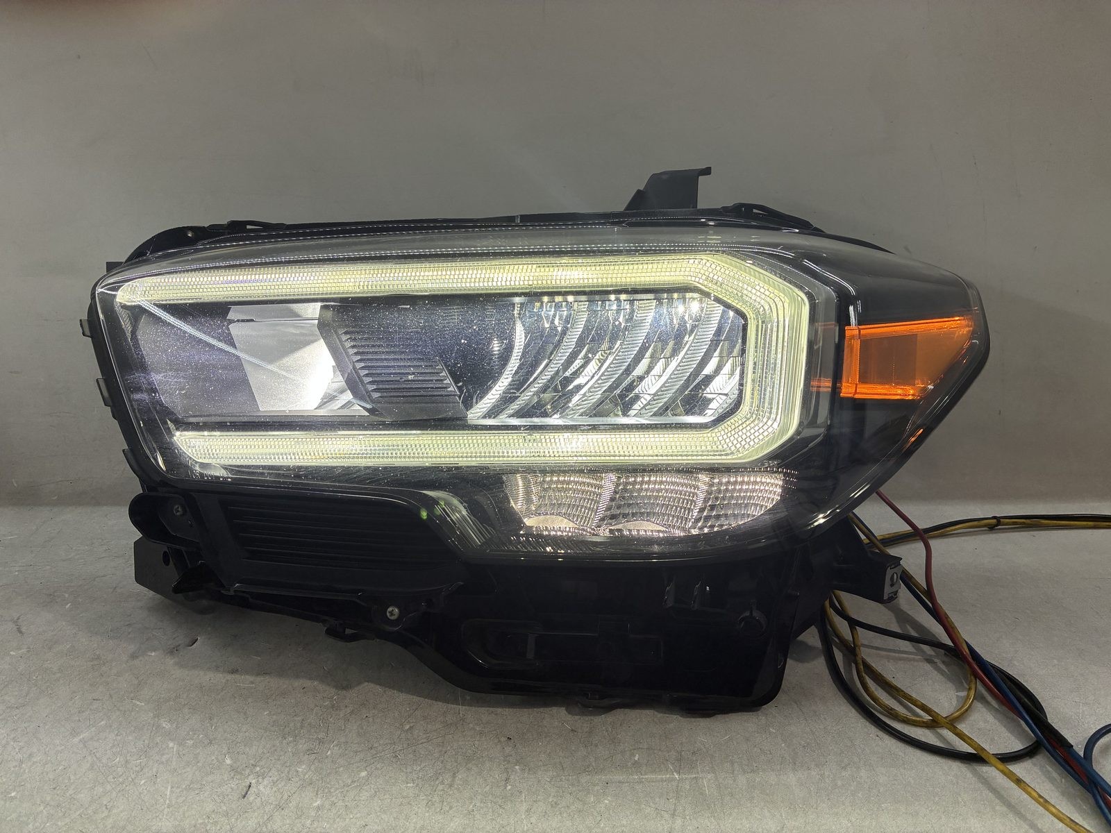 2020 2023 TOYOTA TACOMA HEADLIGHT ASSEMBLY OEM LH LEFT DRIVER SIDE LED REFLECTOR