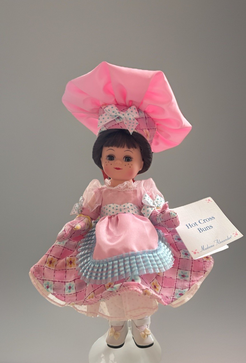 VTG Hot Cross Bun Baker Madame Alexander Doll/Hat/Mitts/Apron/Tray/Bun/Tag/Stand