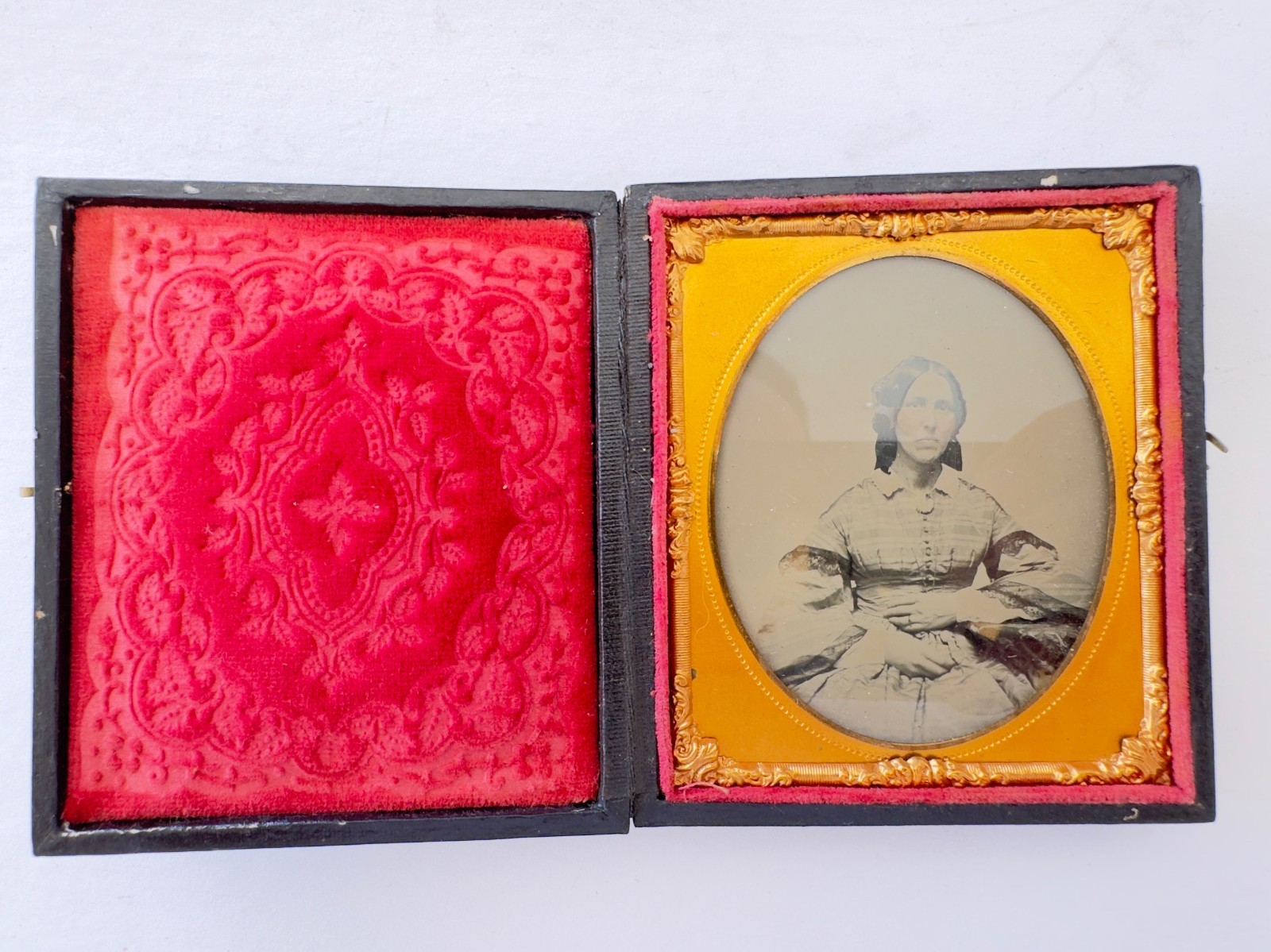 Antique 1850s Quarter Plate Daguerreotype Seated Woman Full Case Victorian Photo