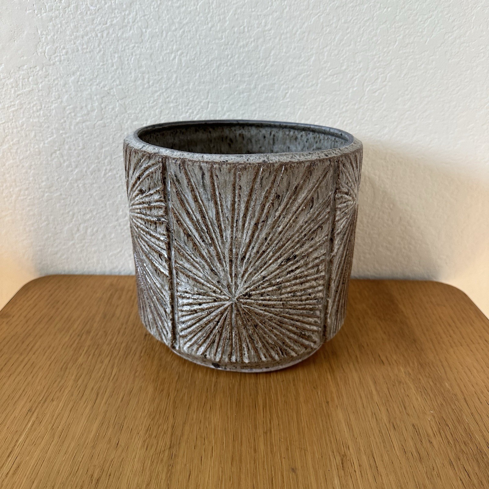 Vintage EARTHGENDER David Cressey & Robert Maxwell Sunburst Planter Pot Pottery Vintage EARTHGENDER David Cressey & Robert Maxwell Sunburst Planter Pot Pottery