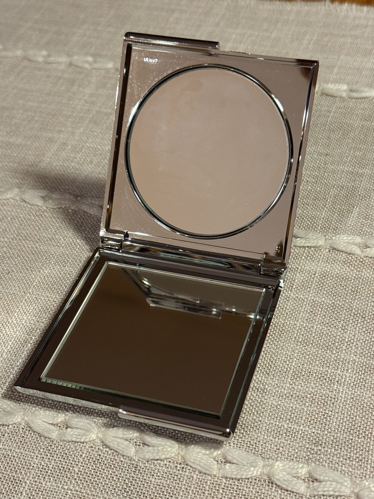 VINTAGE Discontinued Mary Kay Silver Compact Dual Mirror with velvet case VINTAGE Discontinued Mary Kay Silver Compact Dual Mirror with velvet case
