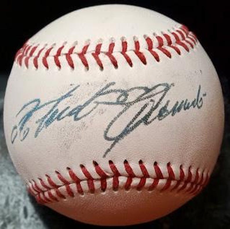 1971 - Roberto Clemente - Autographed Baseball - Beautiful High Quality Replica