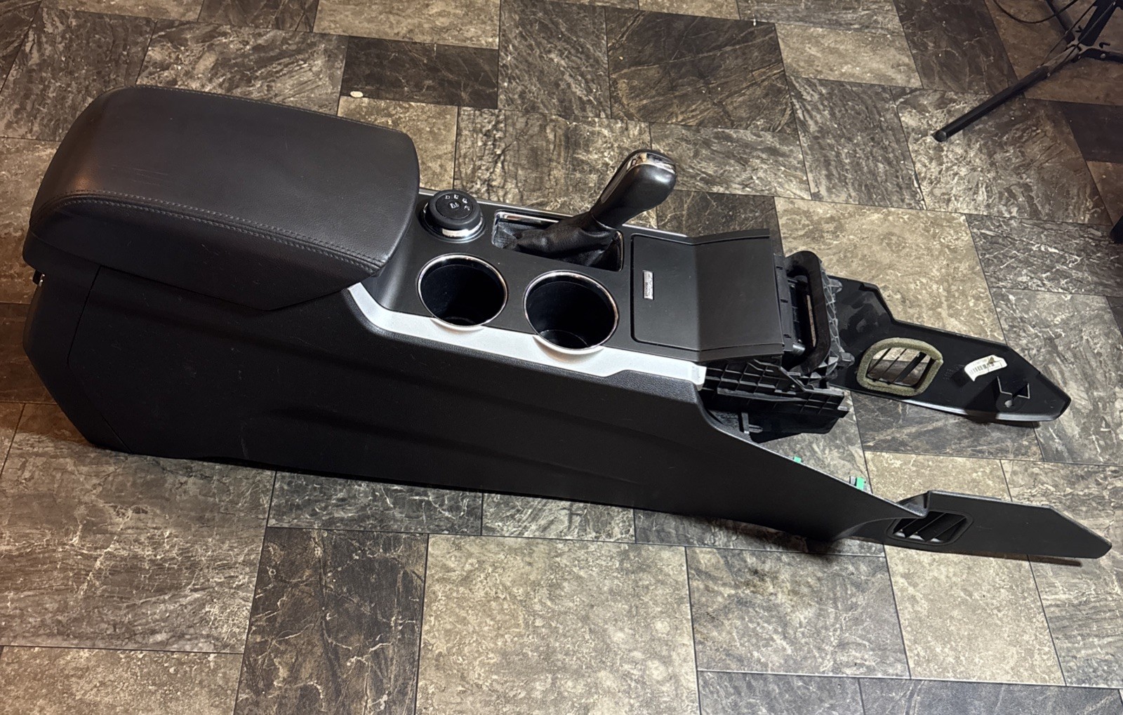 2011-2015 Ford Explorer Front Floor Center Console XLT w/Select Shift Black OEM 2011-2015 Ford Explorer Front Floor Center Console XLT w/Select Shift Black OEM